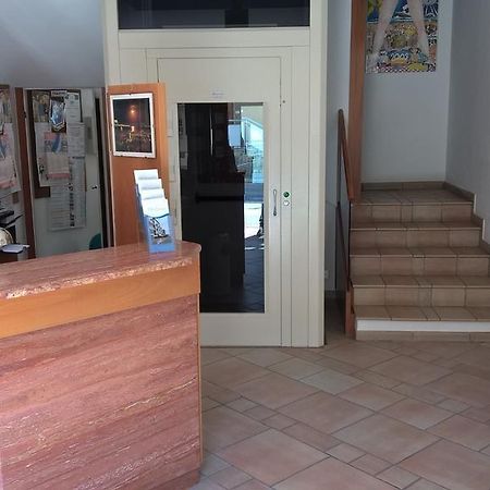Hotel Villa Domiziana ริมินี ภายนอก รูปภาพ