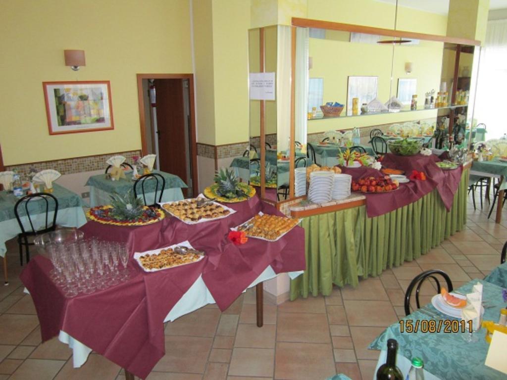 Hotel Villa Domiziana ริมินี ภายนอก รูปภาพ