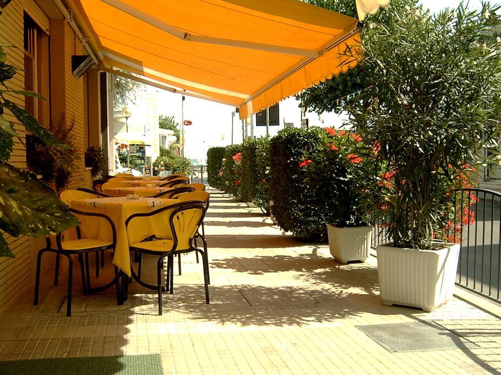 Hotel Villa Domiziana ริมินี ภายนอก รูปภาพ