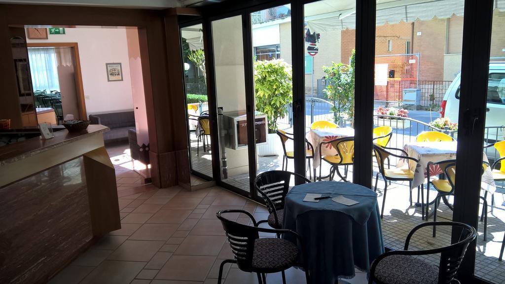 Hotel Villa Domiziana ริมินี ภายนอก รูปภาพ