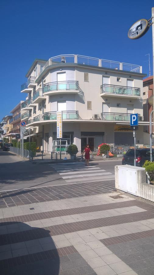 Hotel Villa Domiziana ริมินี ภายนอก รูปภาพ