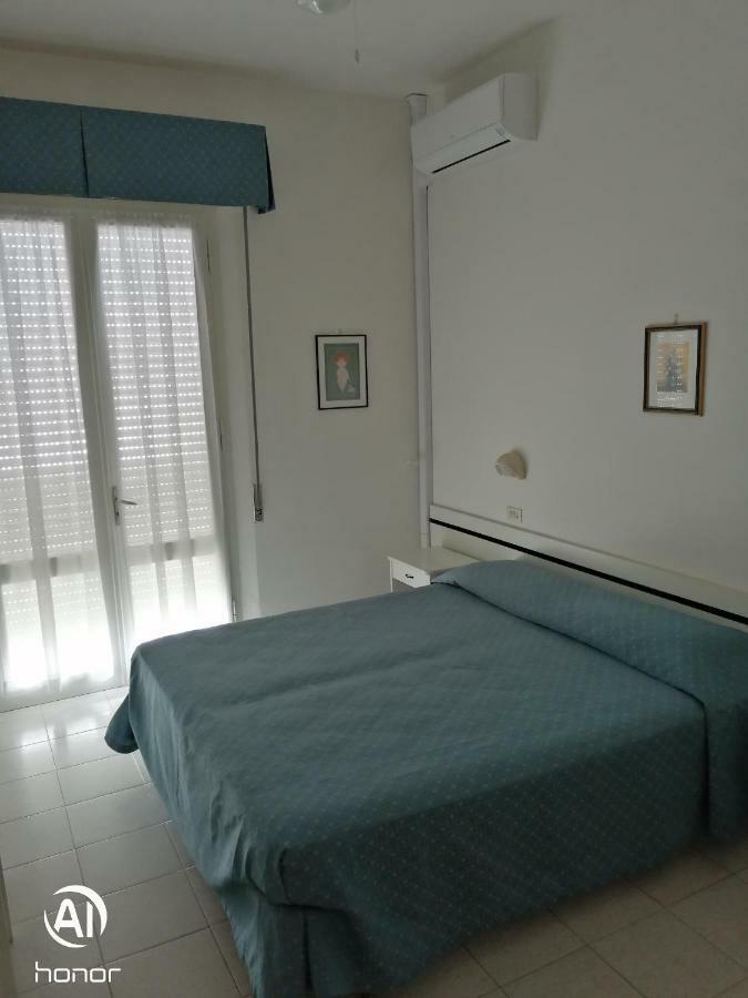 Hotel Villa Domiziana ริมินี ภายนอก รูปภาพ